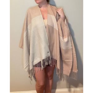 Soia and Kyo Poncho